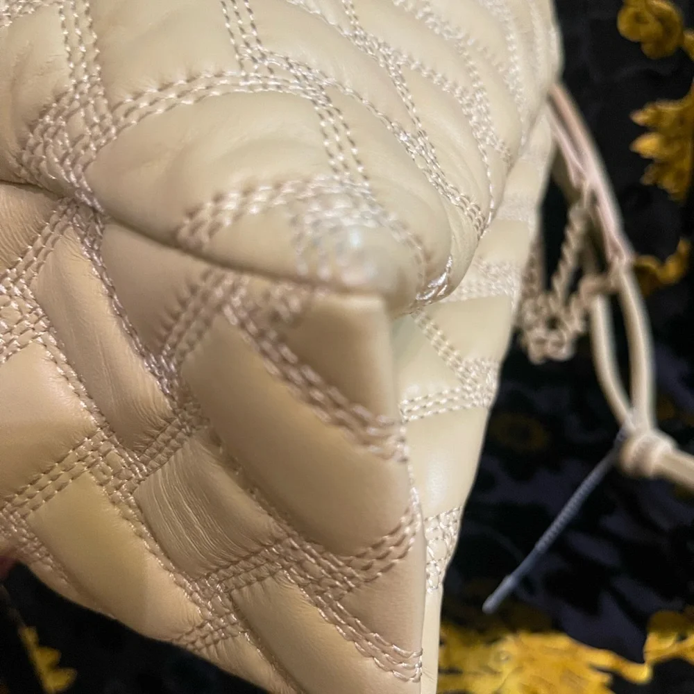 Kurt Geiger Quilted Leather Shoulder Handbag . Pristine Condition - Picture 11 of 11